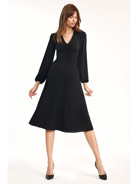 Nife Sukienka w kolorze czarnym rozmiar: 42. Czarne sukienki Nife, bez wzorów, bez kołnierzyka, bez ramiączek, midi. Za 135.49 zł.