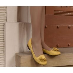 Dziurkowane balerinki - skóra naturalna - model 010 - kolor sonko. Czarne baleriny Zapato, w ażurowe wzory, z materiału, biznesowe, z okrągłym noskiem, bez obcasa, na obcasie, bez zapięcia. Za 319.00 zł.