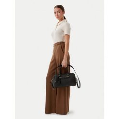 Torebka MICHAEL Michael Kors. Czarne torebki klasyczne MICHAEL Michael Kors, bez wzorów, bez dodatków. Za 1,369.00 zł.