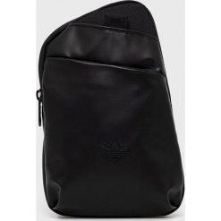 Adidas Originals saszetka kolor czarny. Czarne nerki i saszetki adidas Originals, bez wzorów, z materiału, bez dodatków. Za 139.99 zł.