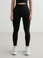 Damskie legginsy bezszwowe, wysoki stan, squat proof petite Shape czarny. Czarne legginsy AIM'N, bez wzorów, z elastanu, street. Za 296.00 zł.