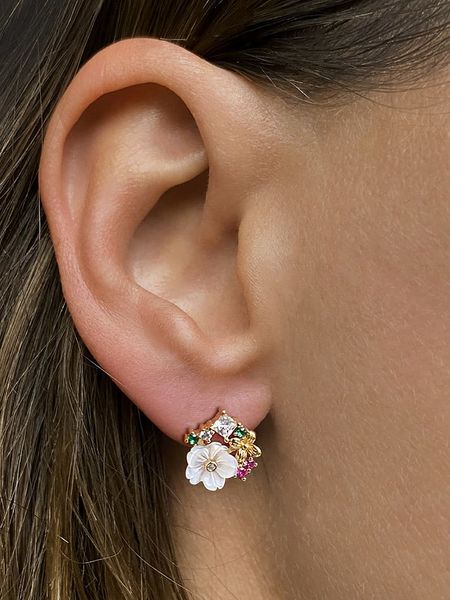 Les Petites Précieuses Pozłacane kolczyki-wkrętki z masą perłowa i cyrkoniami rozmiar: onesize. Białe kolczyki Les Petites Précieuses, z cyrkonią, pozłacane. Za 162.87 zł.