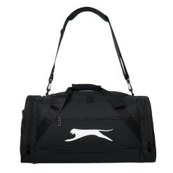Torba sportowa Slazenger Medium Holdall Bag. Czarne torby sportowe Slazenger, bez wzorów, z gumy, na ramię, małe. Za 99.99 zł.