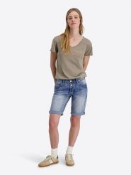 Timezone Szorty dżinsowe "Nali" - Slim fit - w kolorze niebieskim rozmiar: W32. Niebieskie szorty Timezone, bez wzorów, klasyczne. Za 149.31 zł.