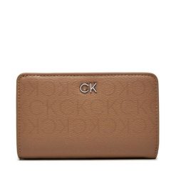 Portfel Calvin Klein. Brązowe portfele Calvin Klein, bez wzorów. Za 279.99 zł.