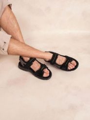 Sandały TBS Jaimmye. Czarne sandały TBS, bez wzorów, z materiału, eleganckie, bez obcasa, bez zapięcia. Za 300.30 zł.