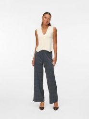 Vero Moda Top dzianinowy w kolorze kremowym rozmiar: XS. Brązowe topy Vero Moda, xs, bez wzorów, z dzianiny, bez kołnierzyka, bez ramiączek. Za 61.60 zł.