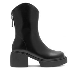 Botki JENNY. Czarne botki Jenny, bez wzorów, bez obcasa, na słupku, bez zapięcia. Za 99.99 zł.