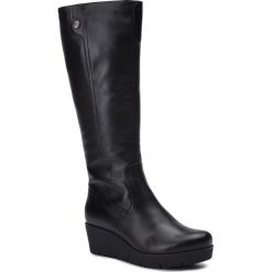 Kozaki LASOCKI SM-BALEA-06. Czarne kozaki Lasocki, bez wzorów, ze skóry, bez obcasa, bez zapięcia. Za 399.99 zł.