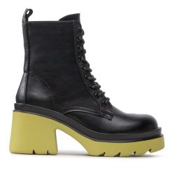 Botki DeeZee. Czarne botki DeeZee, bez wzorów, bez obcasa, na słupku, bez zapięcia. Za 169.99 zł.