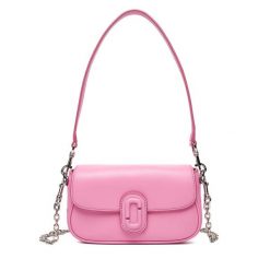 Torebka Marc Jacobs. Czerwone torebki klasyczne Marc Jacobs, bez wzorów, klasyczne, bez dodatków. Za 1,039.00 zł.