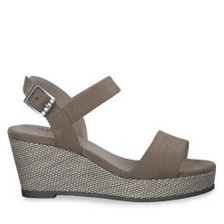 Sandały s.Oliver. Brązowe sandały S.Oliver, bez wzorów, bez obcasa, na koturnie, bez zapięcia. Za 219.99 zł.