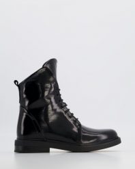 LAKIEROWANE BOTKI 6028065 BLACK. Czarne botki Venezia, bez wzorów, z lakierowanej skóry, bez obcasa, bez zapięcia. Za 509.00 zł.
