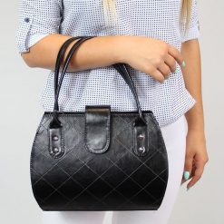 Elegancki kuferek ze skóry naturalnej DAN-A T256 czarny. Czarne torebki klasyczne DAN-A, bez wzorów, ze skóry, eleganckie, bez dodatków. Za 299.99 zł.