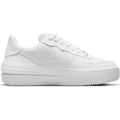 Buty Nike Air Force 1 PLT.AF.ORM W DJ9946-100 białe. Białe buty treningowe Nike, bez wzorów, z materiału, bez zapięcia, Nike Air Force. Za 931.54 zł.