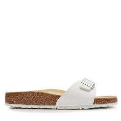 Klapki Birkenstock. Białe klapki Birkenstock, bez wzorów, bez obcasa, bez zapięcia. Za 359.99 zł.