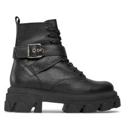 Trapery Steve Madden. Czarne traperki Steve Madden, bez wzorów, bez obcasa, bez zapięcia. Za 799.99 zł.