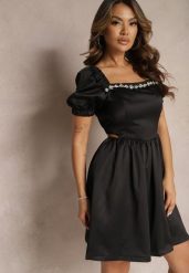 Czarna Rozkloszowana Sukienka Mini z Wycięciami po Bokach i Cyrkoniami na Dekolcie Erelasia. Czarne sukienki Renee, s, bez wzorów, bez kołnierzyka, bez ramiączek, mini, rozkloszowane. W wyprzedaży za 48.99 zł.