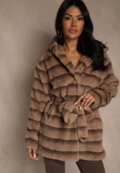Jasnobrązowa Kurtka Futrzana z Nieodpinanym Kapturem Ozdobiona Paskiem Zetelia. Brązowe kurtki Renee, m, bez wzorów, z futra, eleganckie. Za 249.99 zł.