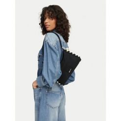 Torebka Karl Lagerfeld Jeans. Czarne torebki klasyczne Karl Lagerfeld Jeans, bez wzorów, z jeansu, klasyczne, bez dodatków. Za 609.99 zł.