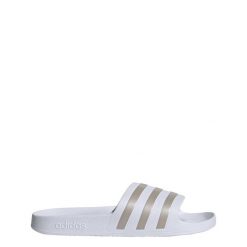 Klapki adilette Aqua. Białe klapki adidas, bez wzorów, bez obcasa, bez zapięcia. Za 109.00 zł.