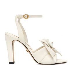 Sandały GINO ROSSI. Białe sandały Gino Rossi, bez wzorów, bez obcasa, na słupku, bez zapięcia. Za 429.99 zł.