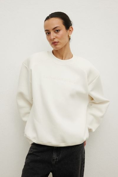 Klasyczna bluza z HAFTEM w kolorze CREAM- NOEL. Bluzy Marsala, m, bez wzorów, z bawełny, klasyczne, bez ramiączek, bez kaptura. Za 339.90 zł.