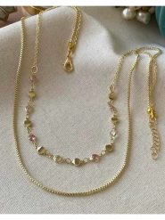 Luseera Pozłacany naszyjnik z kryształami - dł. 55 cm rozmiar: onesize. Czerwone naszyjniki Luseera, z materiału, z kryształem, pozłacane. Za 39.99 zł.