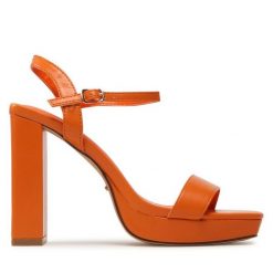 Sandały DeeZee. Brązowe sandały DeeZee, bez wzorów, bez obcasa, na słupku, bez zapięcia. Za 159.99 zł.