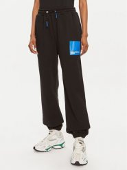 Karl Lagerfeld Jeans Spodnie dresowe 245J1000 Czarny Relaxed Fit. Czarne spodnie dresowe Karl Lagerfeld Jeans, bez wzorów, z bawełny. Za 339.99 zł.