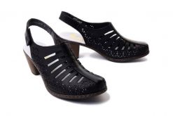 RIEKER 40959-00 black, sandały damskie. Czarne sandały Rieker, w ażurowe wzory, bez obcasa, na obcasie, bez zapięcia. Za 319.90 zł.