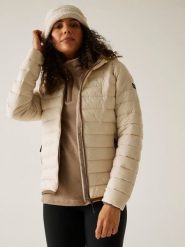 Regatta Kurtka pikowana "Marizion" w kolorze kremowym rozmiar: 38. Brązowe kurtki Regatta, bez wzorów, bez kaptura. Za 173.99 zł.