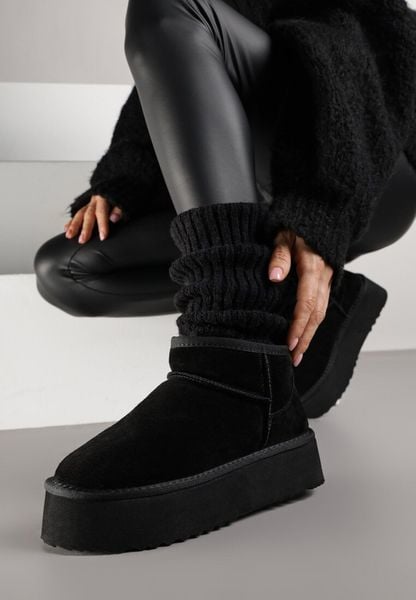 Czarne Wsuwane Śniegowce na Platformie z Cholewką z Zamszu Naturalnego Mevelessa. Czarne śniegowce Born2be, bez wzorów, z dzianiny, bez zapięcia. Za 149.99 zł.
