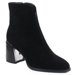 Skórzane botki damskie na ozdobnym obcasie czarne Vinceza 66801. Czarne botki VINCEZA, bez wzorów, z nubiku, eleganckie, bez obcasa, bez zapięcia. Za 135.99 zł.