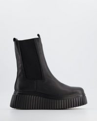 BOTKI NA PLATFORMIE 00105000DD BLACK. Czarne botki Venezia, bez wzorów, ze skóry, bez obcasa, na platformie, bez zapięcia. Za 329.00 zł.