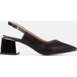 Marco Shoes Sandały zamszowe z połyskującym wzorem czarne. Czarne sandały Marco Shoes, bez wzorów, z zamszu, bez obcasa, bez zapięcia. Za 269.00 zł.
