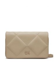 Calvin Klein Torebka Quilt K60K611759 Beżowy. Brązowe listonoszki Calvin Klein, bez wzorów, ze skóry, bez dodatków. Za 369.99 zł.