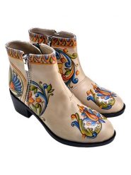 Goby Botki w kolorze beżowym ze wzorem rozmiar: 38. Brązowe botki Goby, bez wzorów, eleganckie, z okrągłym noskiem, bez obcasa, bez zapięcia. Za 304.99 zł.