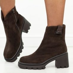 Brązowe skórzane botki damskie na traperze T.Sokolski 428. Brązowe botki Sokolski, bez wzorów, z dzianiny, casualowe, bez obcasa, bez zapięcia. Za 319.00 zł.