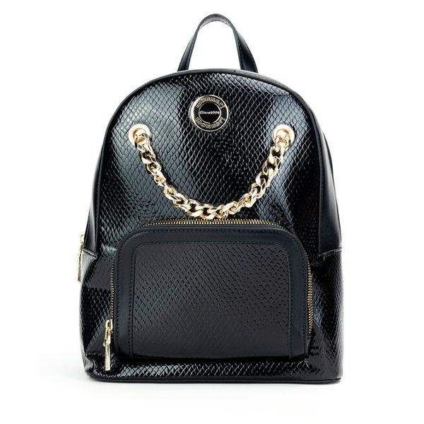 Plecak Monnari. Czarne plecaki Monnari, bez wzorów, bez dodatków. Za 159.99 zł.