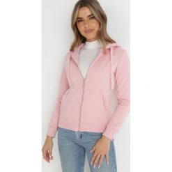 Różowa Bluza z Kapturem Zapinana na Suwak Erekai. Czerwone bluzy Born2be, xl, bez wzorów, z dzianiny, sportowe, bez ramiączek, z kapturem. W wyprzedaży za 93.49 zł.