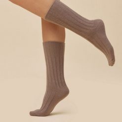 J.brązowe skarpetki damskie Gabriella wełna merino 1214. Brązowe skarpetki Gabriella, bez wzorów, z elastanu. Za 35.90 zł.