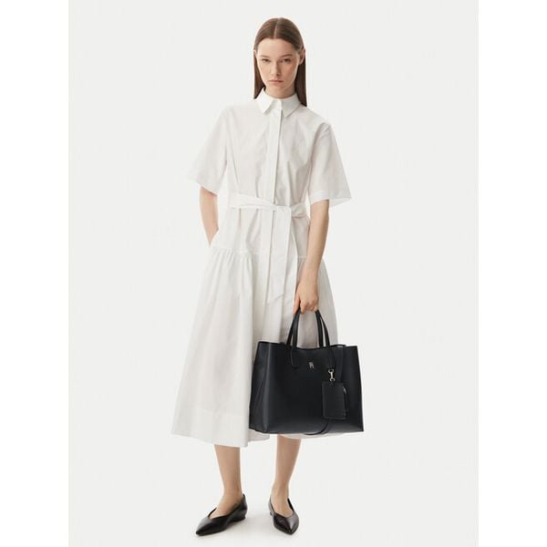 Torebka Tommy Hilfiger. Czarne torebki klasyczne Tommy Hilfiger, bez wzorów, klasyczne, bez dodatków. Za 699.99 zł.