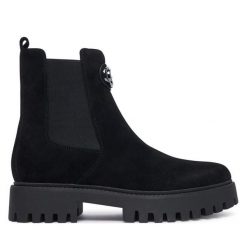 Sztyblety Guess. Czarne botki Guess, z aplikacjami, bez obcasa, na płaskiej podeszwie, bez zapięcia. Za 674.99 zł.
