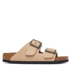 Klapki Birkenstock. Brązowe klapki Birkenstock, bez wzorów, bez obcasa, bez zapięcia. Za 674.99 zł.