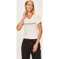 Calvin Klein Jeans - T-shirt J20J207879. Szare t-shirty Calvin Klein Jeans, m, bez wzorów, z dzianiny, bez kołnierzyka, bez ramiączek. W wyprzedaży za 97.99 zł.