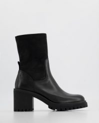 CZARNE BOTKI I22-LUISSA PA NE. Czarne botki Venezia, bez wzorów, ze skóry, bez obcasa, bez zapięcia. Za 369.00 zł.