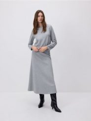 Bluza z ozdobnym dekoltem - ciemnoszary. Szare bluzy Reserved, l, bez wzorów, z bawełny, bez ramiączek, bez kaptura. Za 119.99 zł.