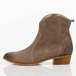 Cappuccino skórzane Polskie botki damskie na obcasie Deoni D398A. Botki Deoni, w ażurowe wzory, z jeansu, boho, bez obcasa, na obcasie, bez zapięcia. Za 519.00 zł.