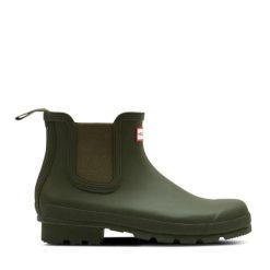 Elastyczne kalosze damskie Hunter Boots Element Chelsea. Zielone kalosze Hunter, bez wzorów, z gumy, bez zapięcia. Za 706.50 zł.